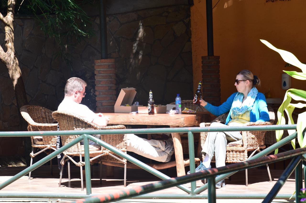 Ngorongoro Lodge คาราทู ภายนอก รูปภาพ