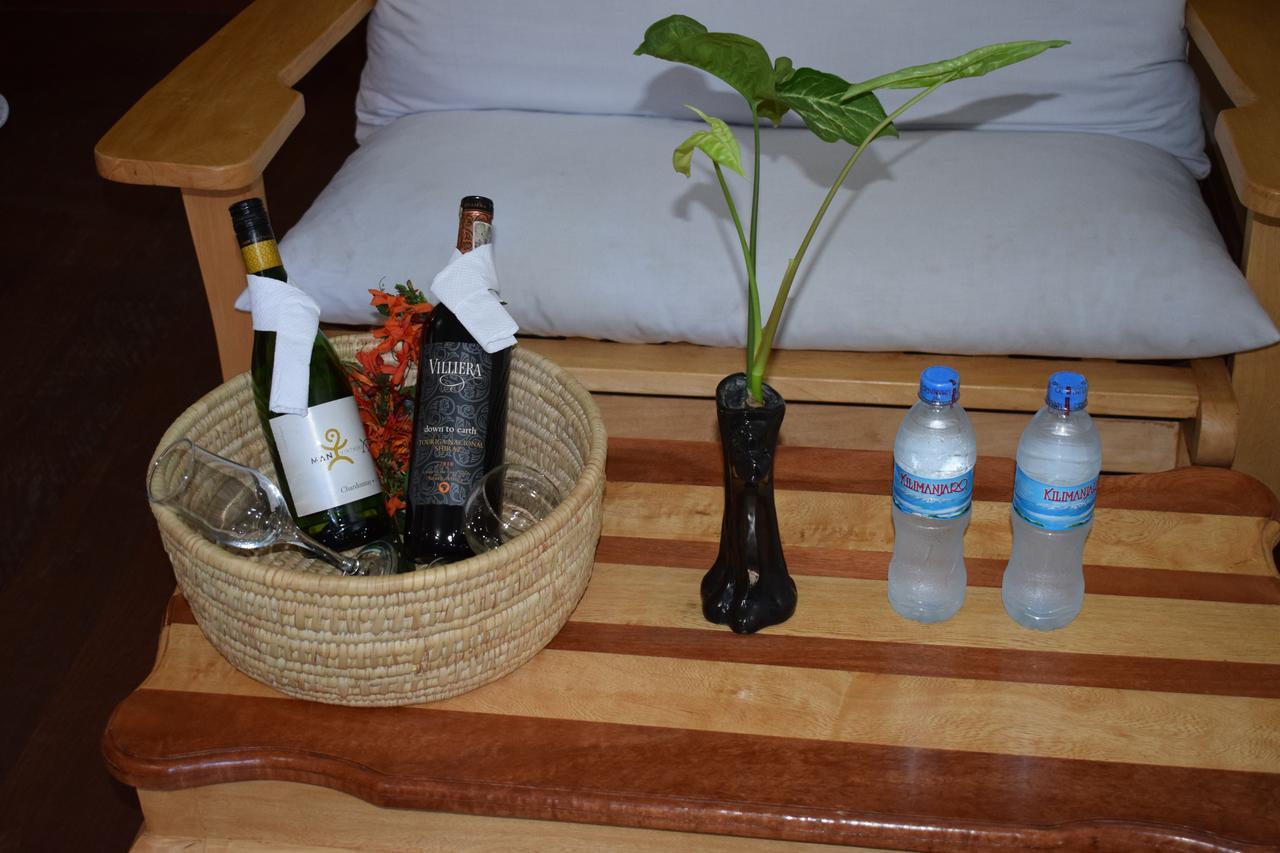 Ngorongoro Lodge คาราทู ภายนอก รูปภาพ