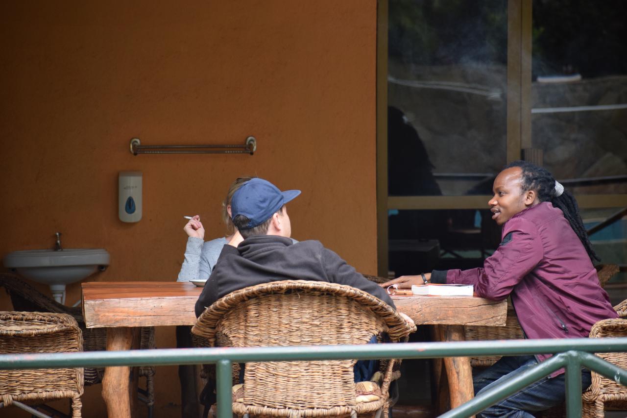 Ngorongoro Lodge คาราทู ภายนอก รูปภาพ