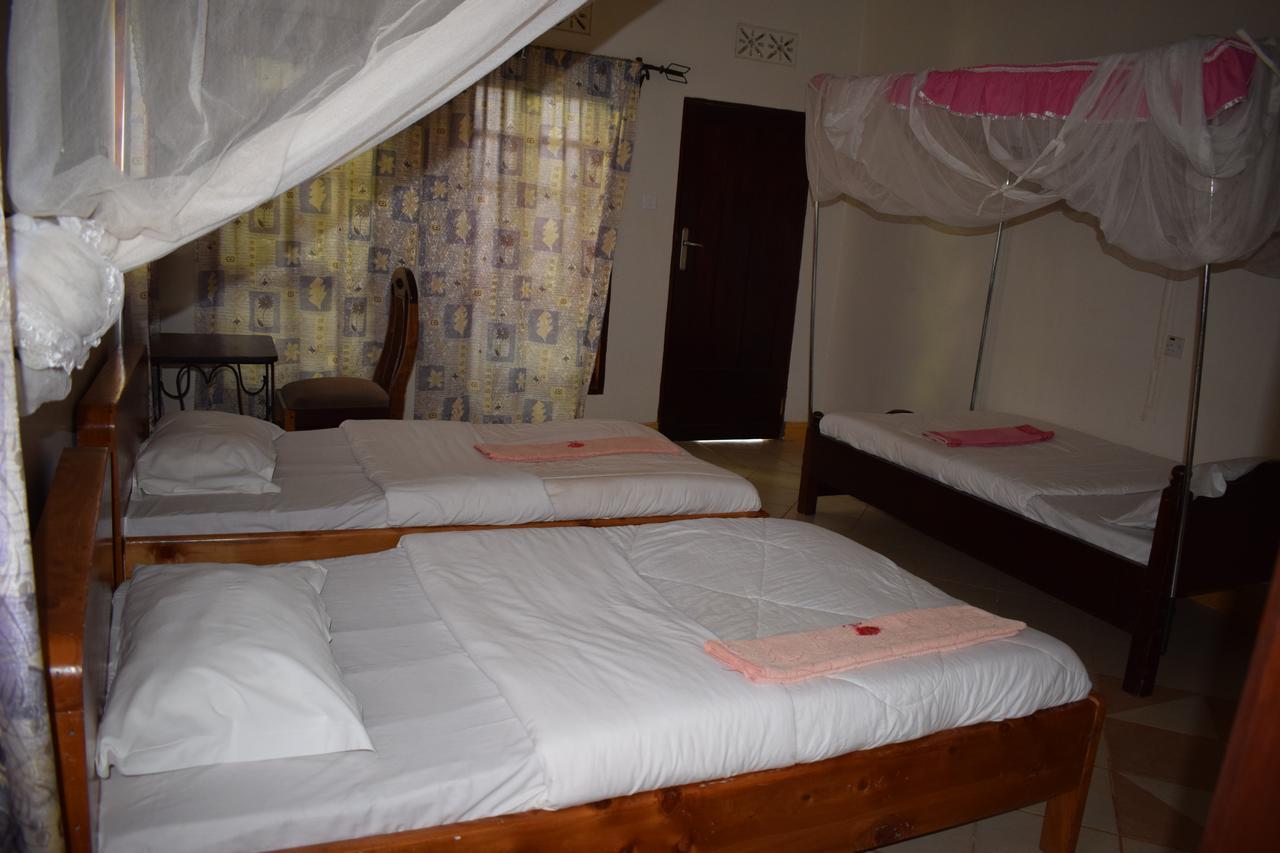 Ngorongoro Lodge คาราทู ภายนอก รูปภาพ
