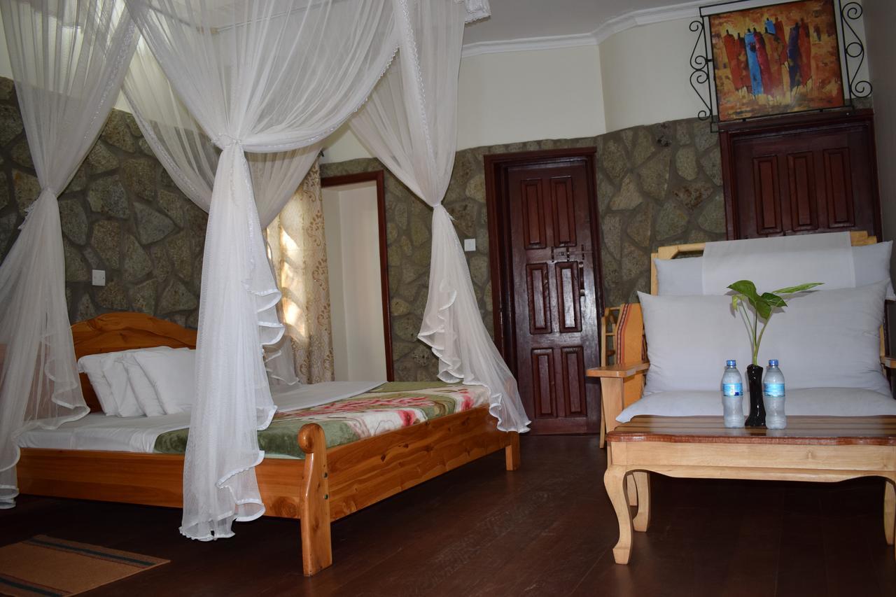 Ngorongoro Lodge คาราทู ภายนอก รูปภาพ