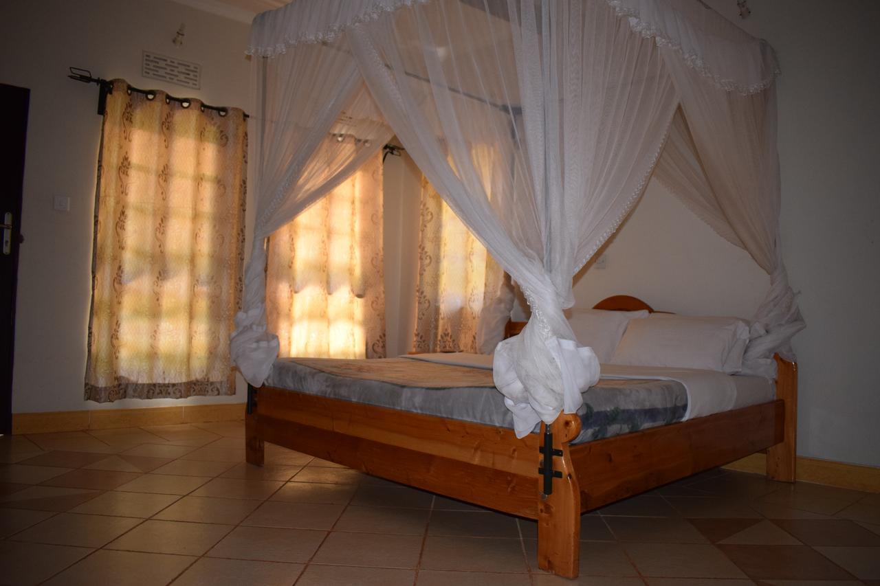Ngorongoro Lodge คาราทู ภายนอก รูปภาพ