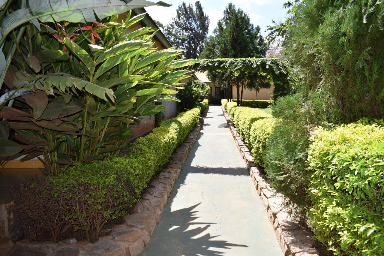Ngorongoro Lodge คาราทู ภายนอก รูปภาพ