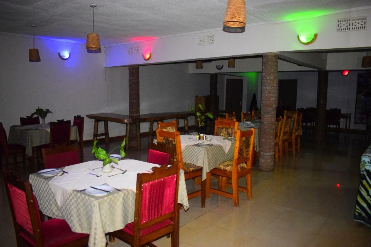 Ngorongoro Lodge คาราทู ภายนอก รูปภาพ