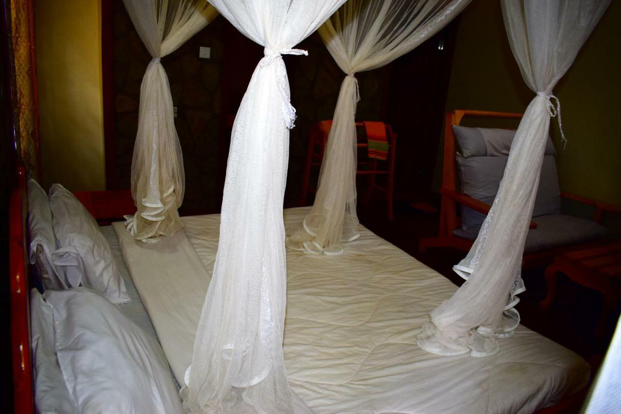 Ngorongoro Lodge คาราทู ภายนอก รูปภาพ