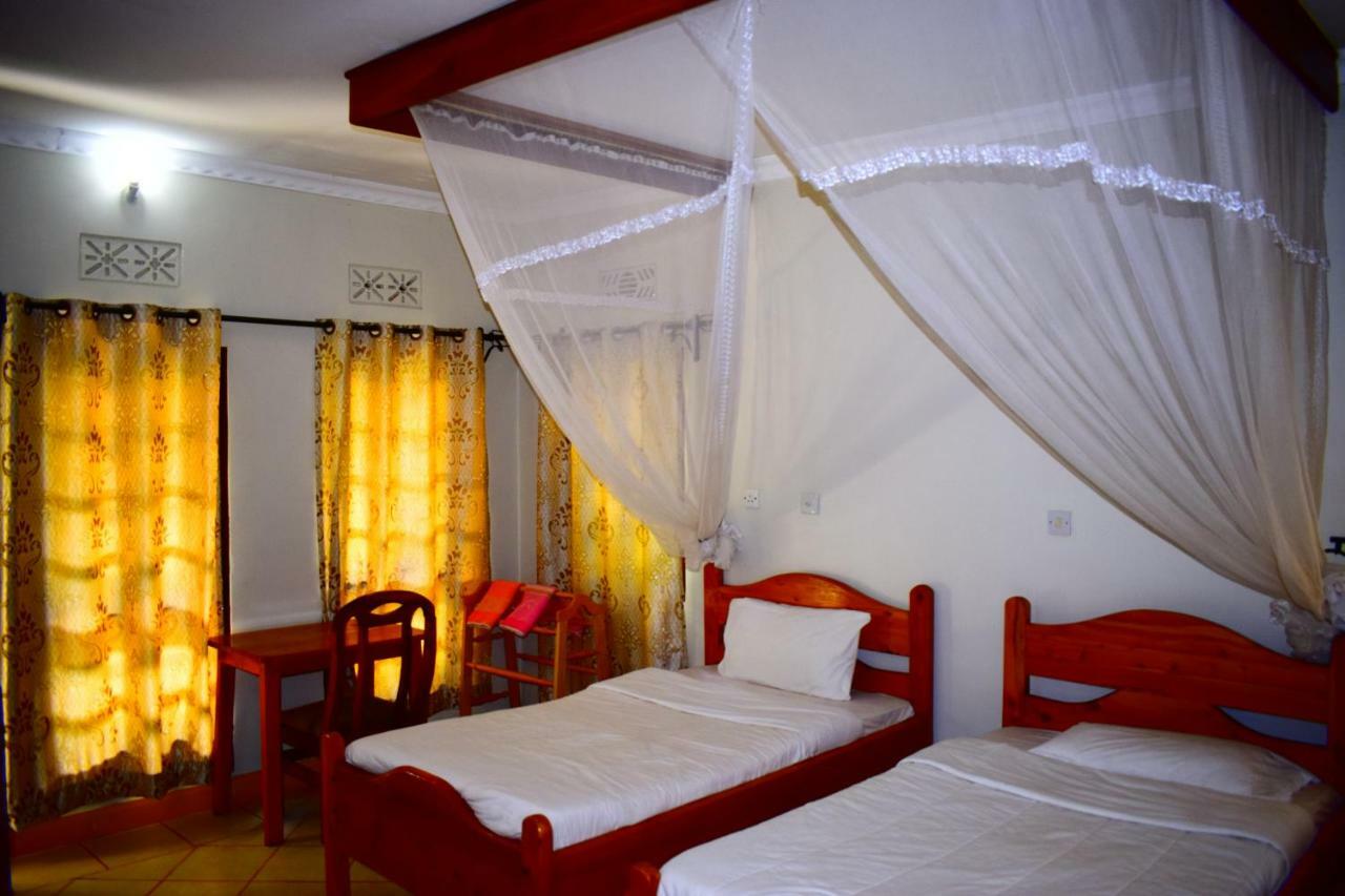 Ngorongoro Lodge คาราทู ภายนอก รูปภาพ