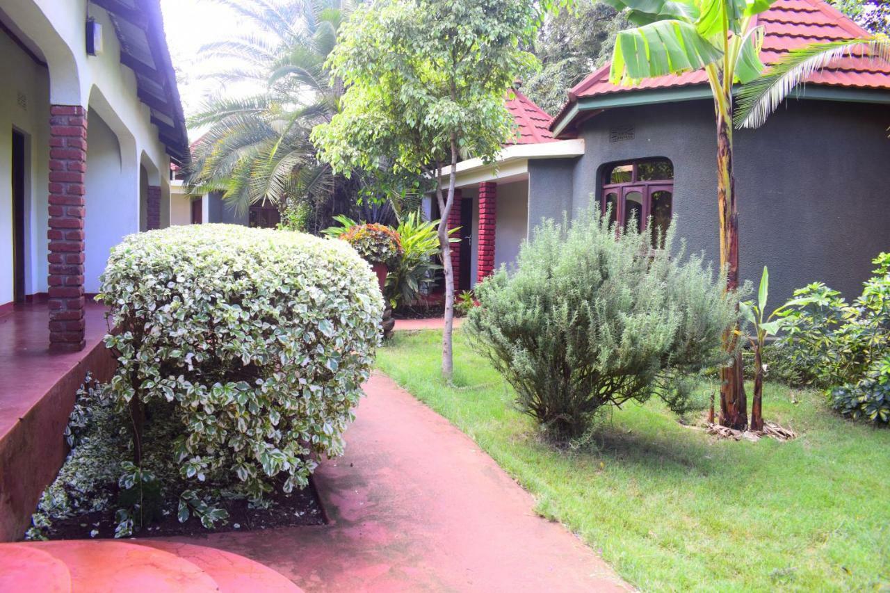 Ngorongoro Lodge คาราทู ภายนอก รูปภาพ