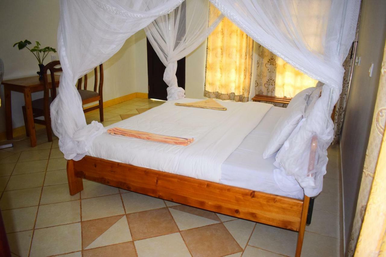 Ngorongoro Lodge คาราทู ภายนอก รูปภาพ