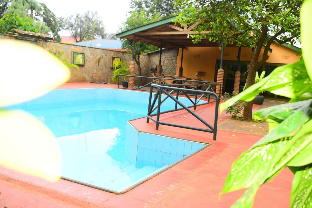 Ngorongoro Lodge คาราทู ภายนอก รูปภาพ