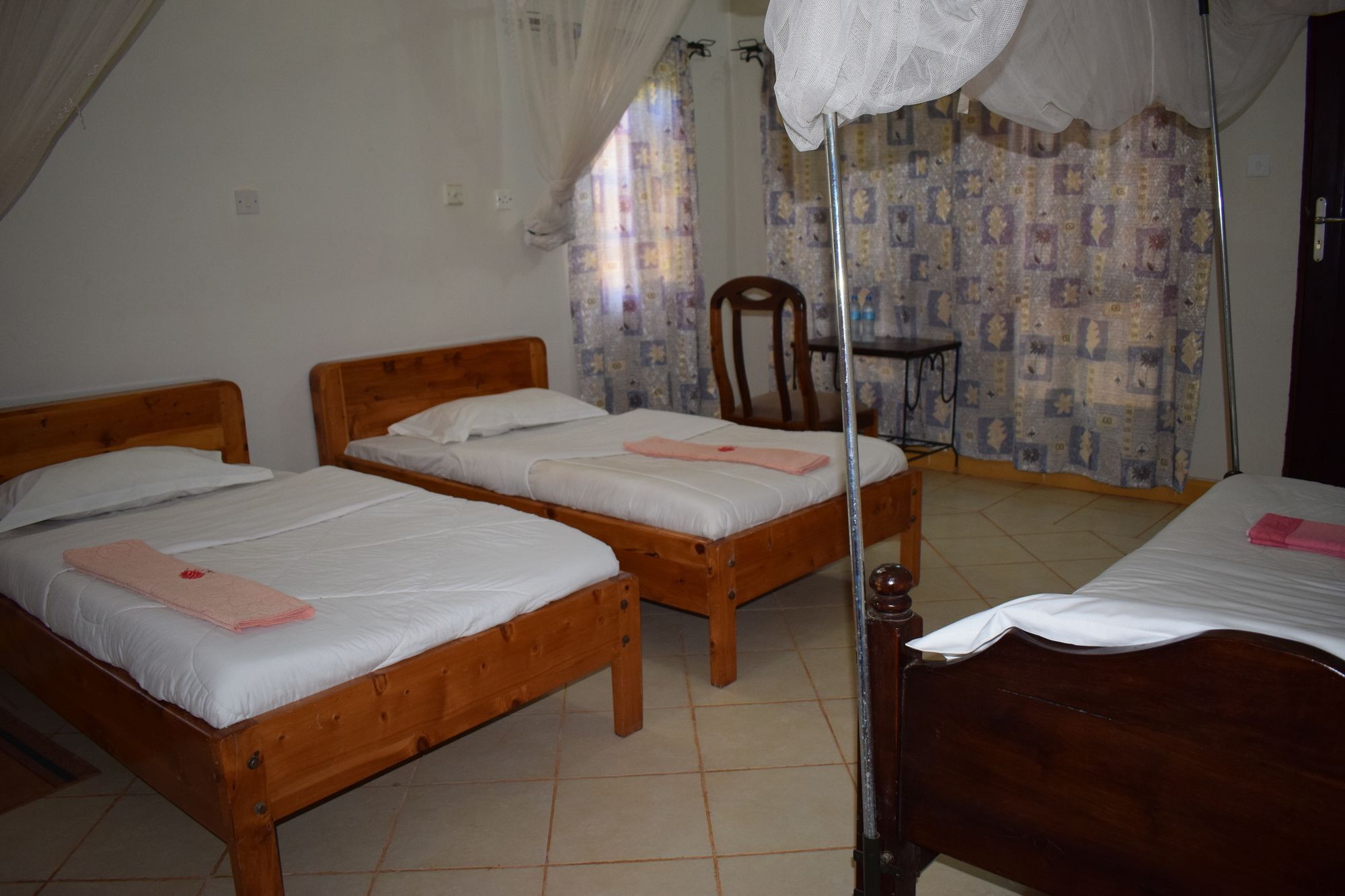 Ngorongoro Lodge คาราทู ภายนอก รูปภาพ